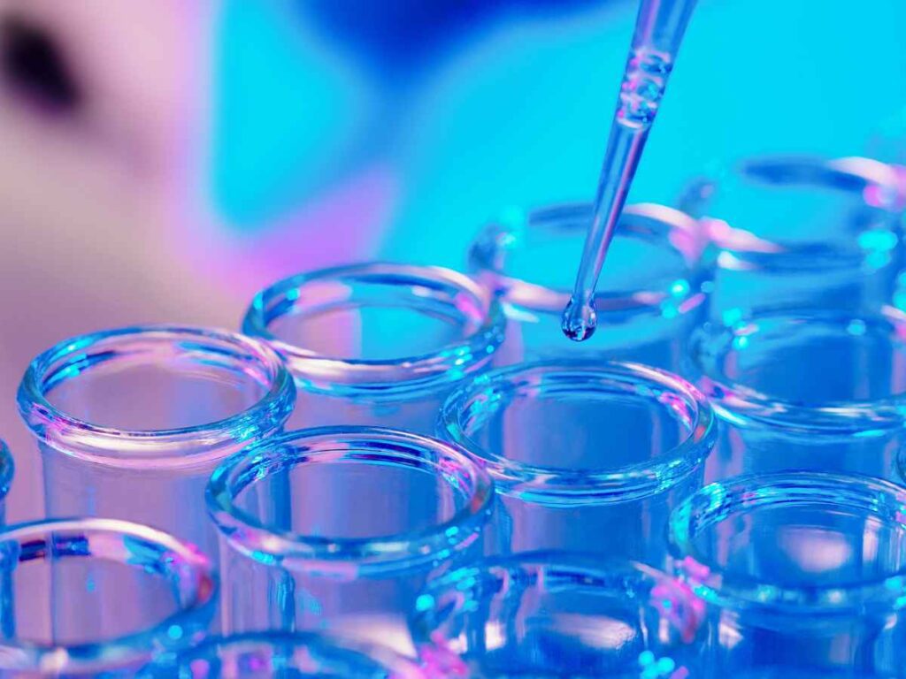 Verita Neuro - Blog - Image 2 - Human Amniotic Fluid Stem Cells Definition & Use in SCI Treatment showing test tubes of stem cells